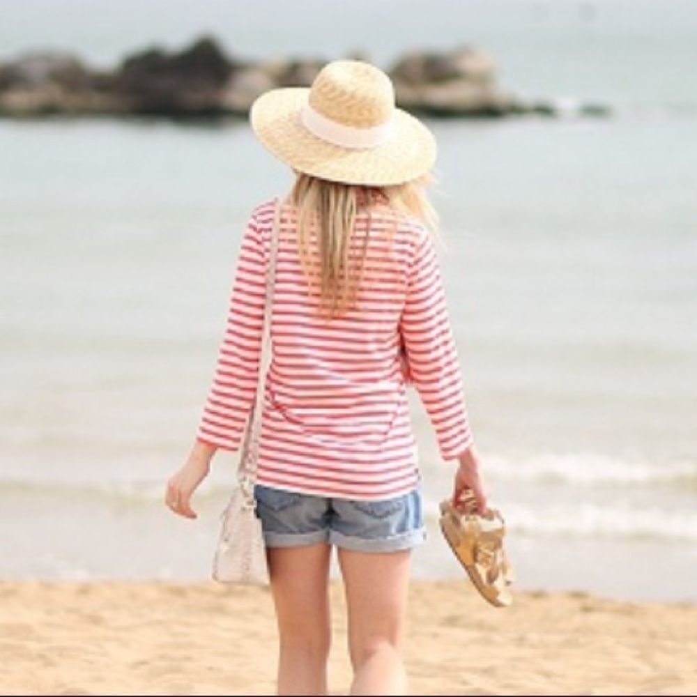 𝅺j. Crew summer hat.